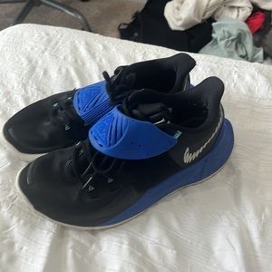 Kyrie low 3s